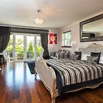 Πανσιόν Windermere Suites